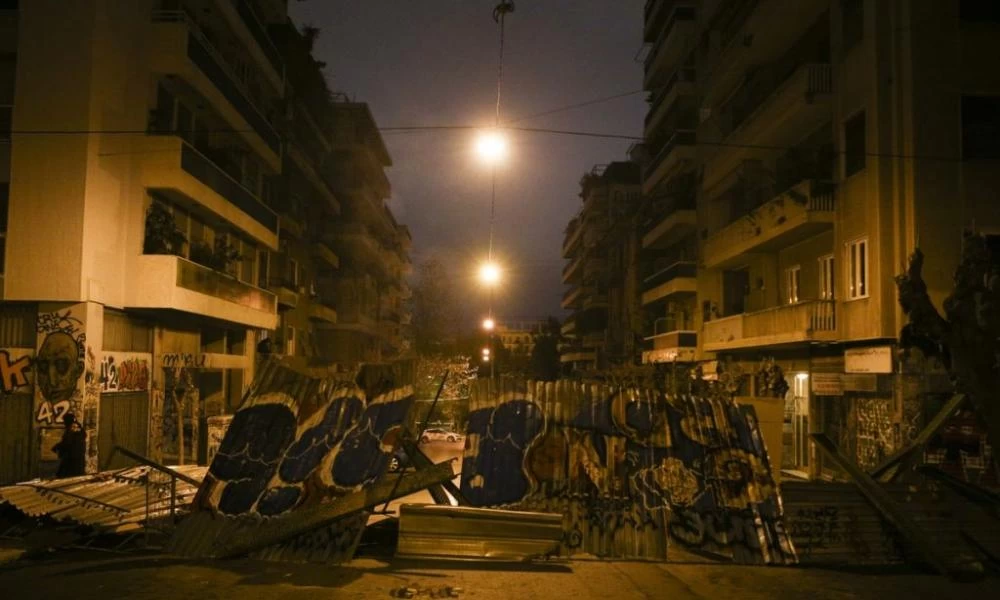 Εξάρχεια: Επεισόδια με μολότοφ και οδοφράγματα